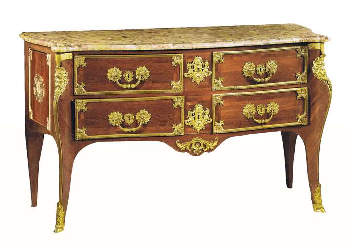 A Regence Commode "Sauteuse"